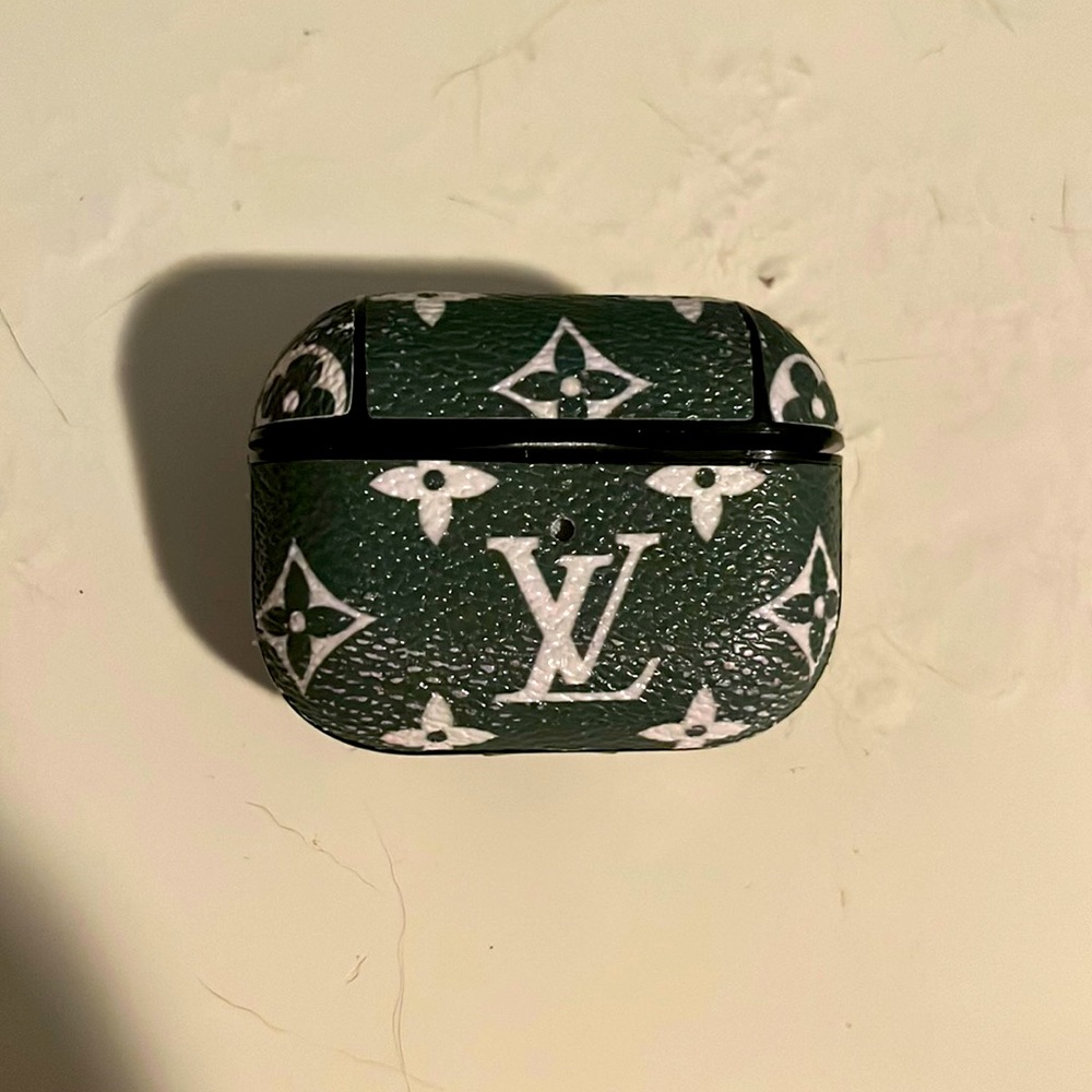 Louis V Airpods Case Cover